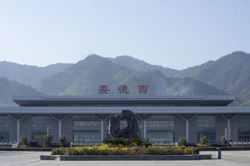 文件:英德西站20230107.jpg