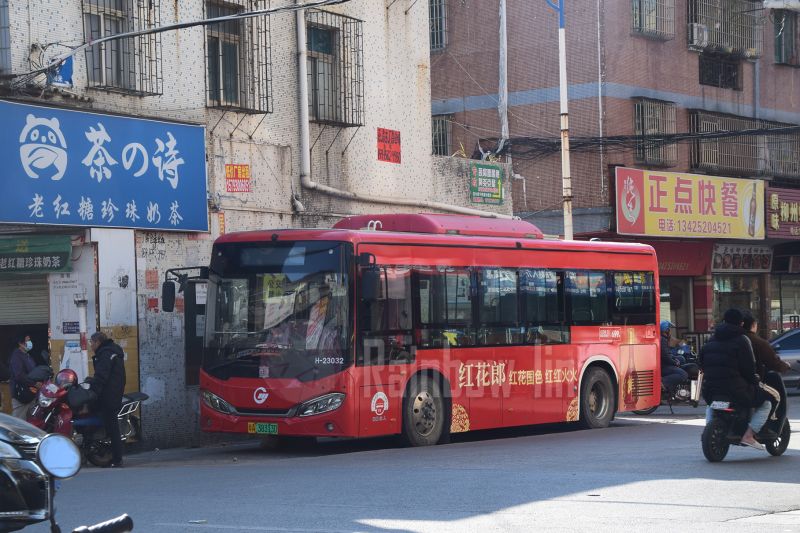 文件:粤A38313-花68路 司位 兴仁总站条目图展示用.jpg