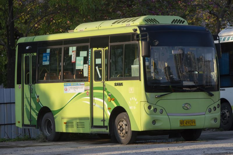 文件:粤R49099（128路）门位.jpg