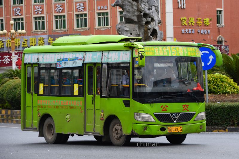 文件:粤RQ7813（英德15路）.jpg